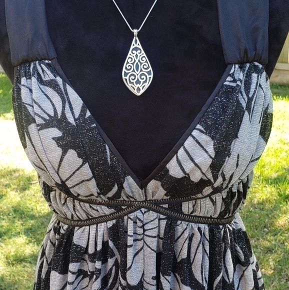 LYNDIA Maxi Dress - Picture 3 of 8